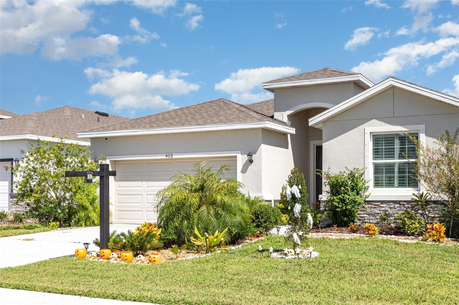 4013 Lively Coral Pl photo 3