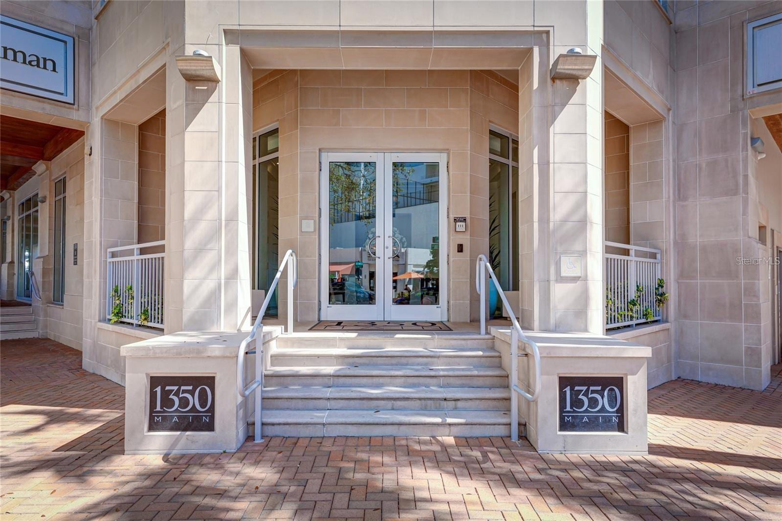 1350 Main St #1501 photo 2