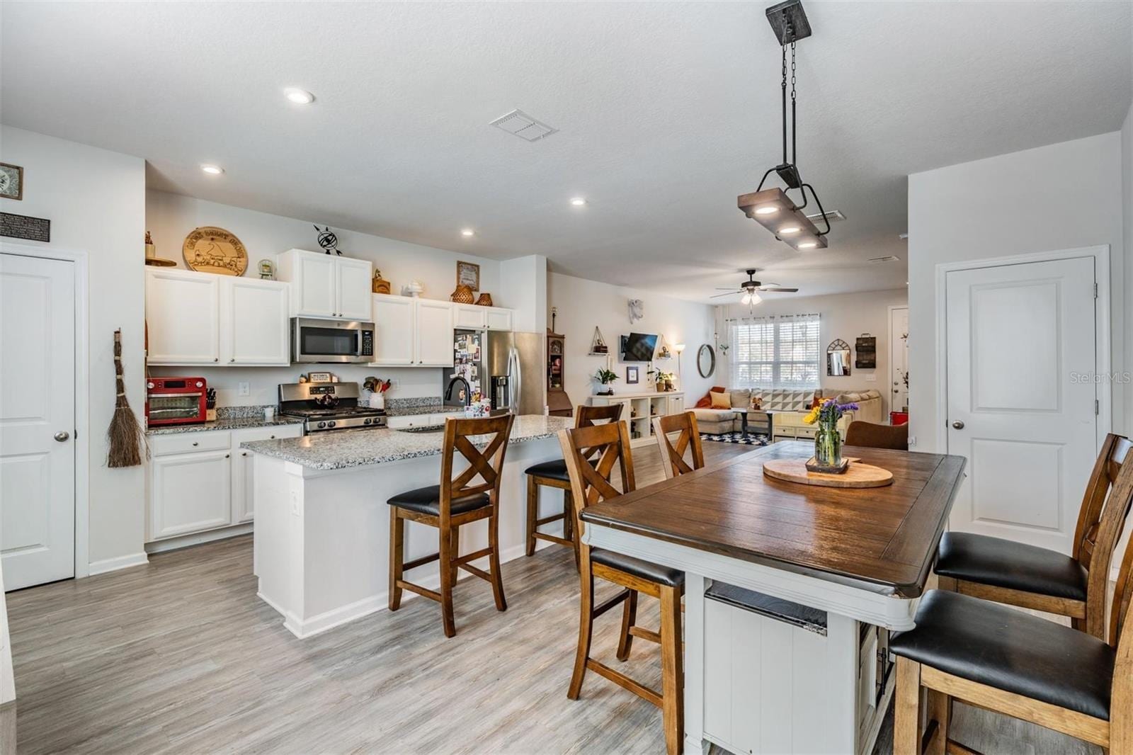15068 Caravan Ave photo 5