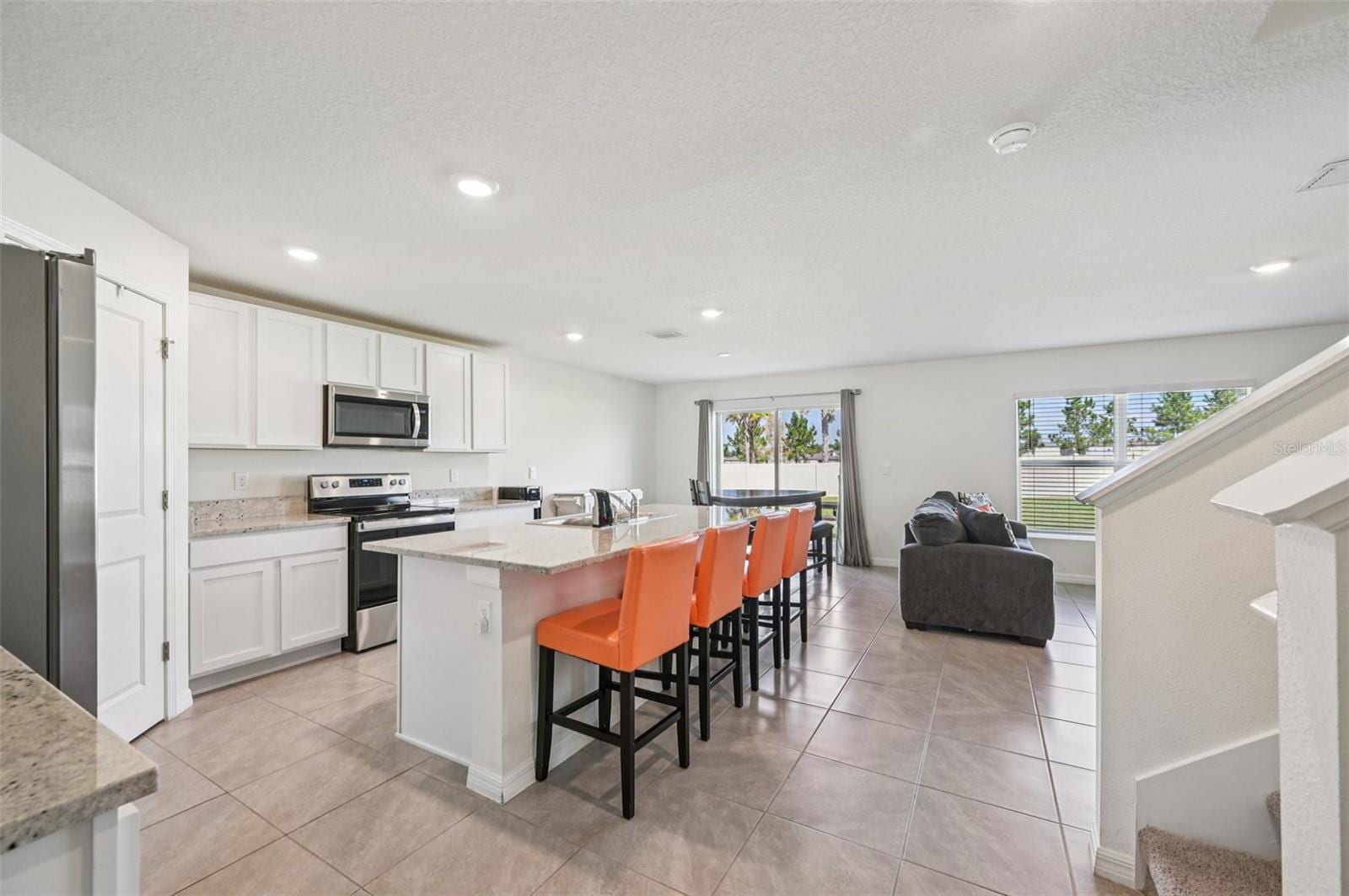 5152 Plumeria Dr photo 3