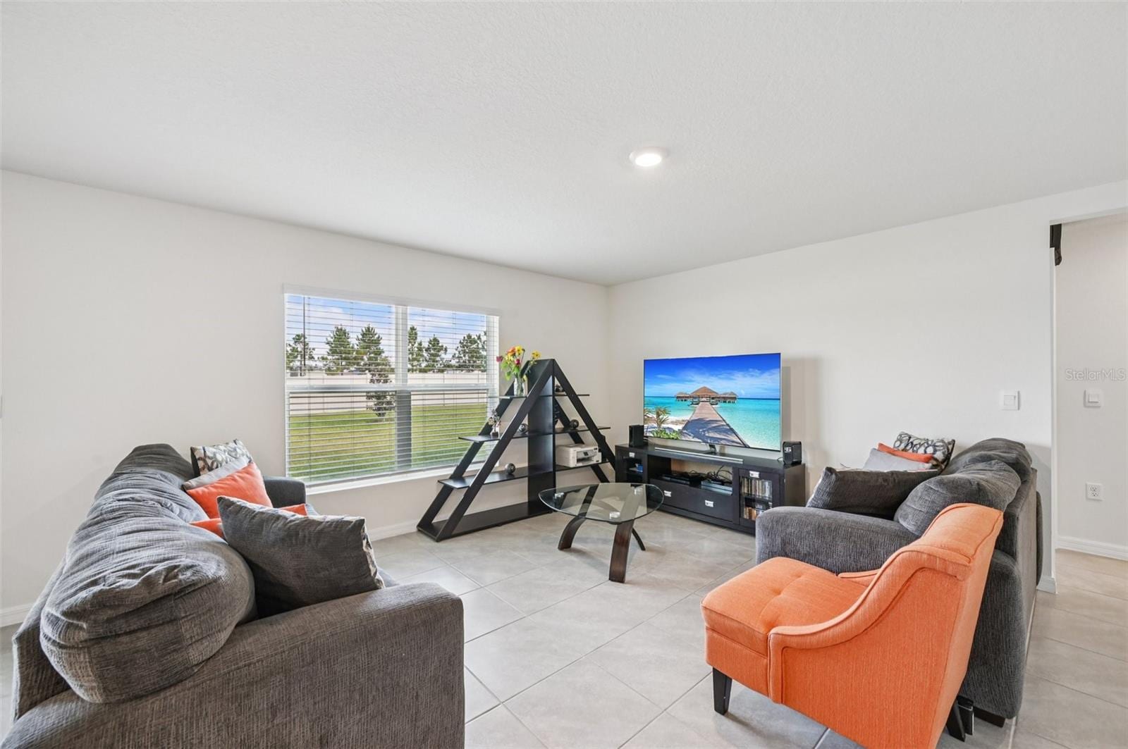 5152 Plumeria Dr photo 4