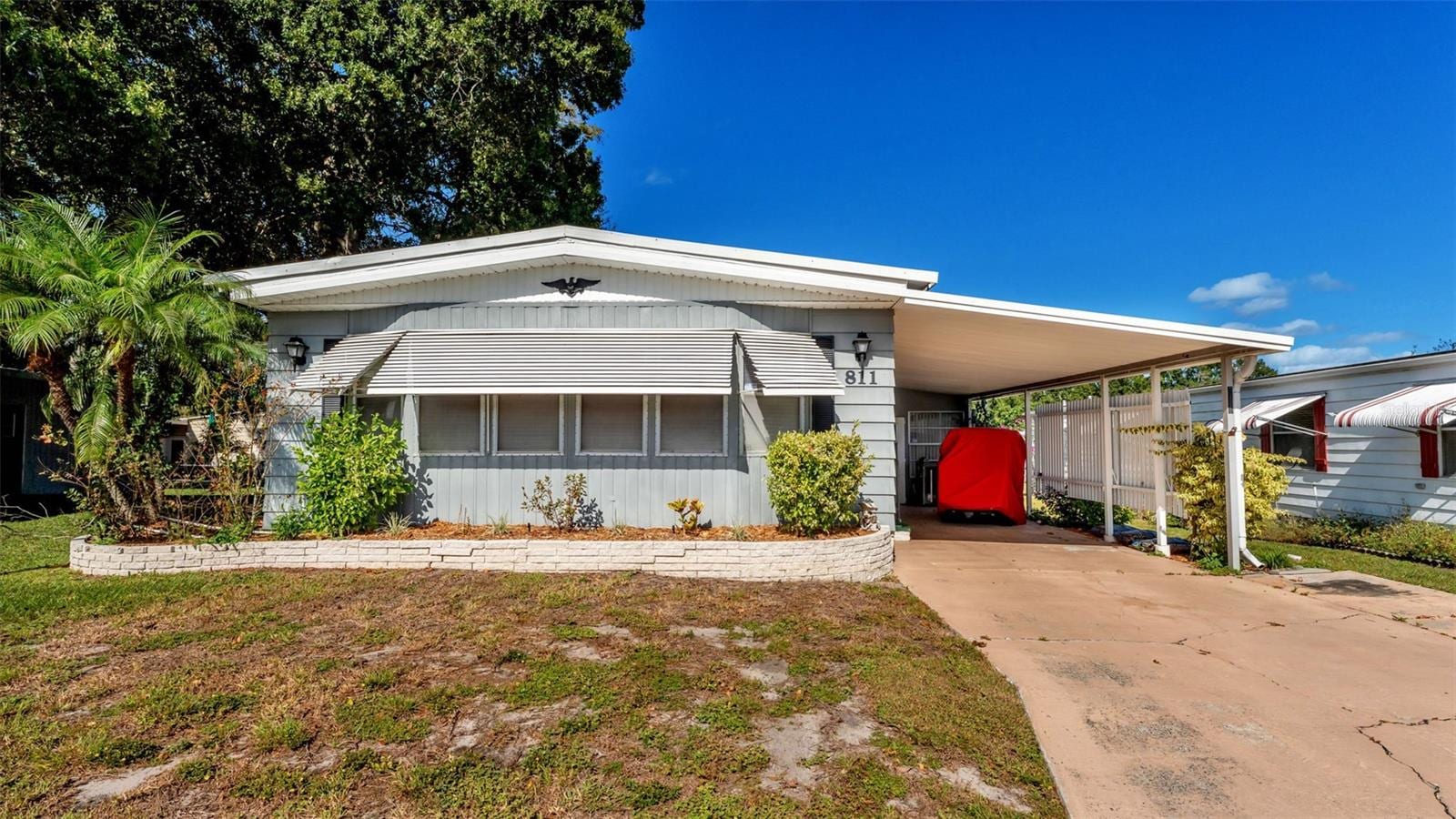 811 Elizabeth Ln photo 2