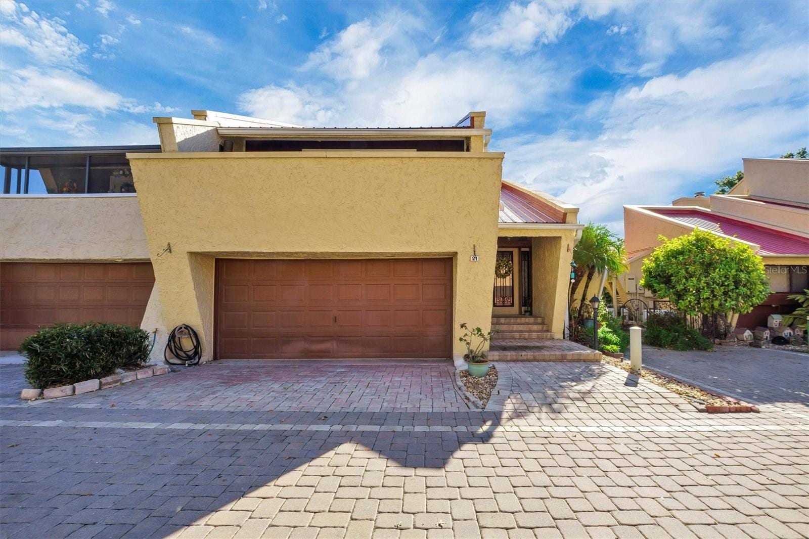 21 Casarena CT photo 2