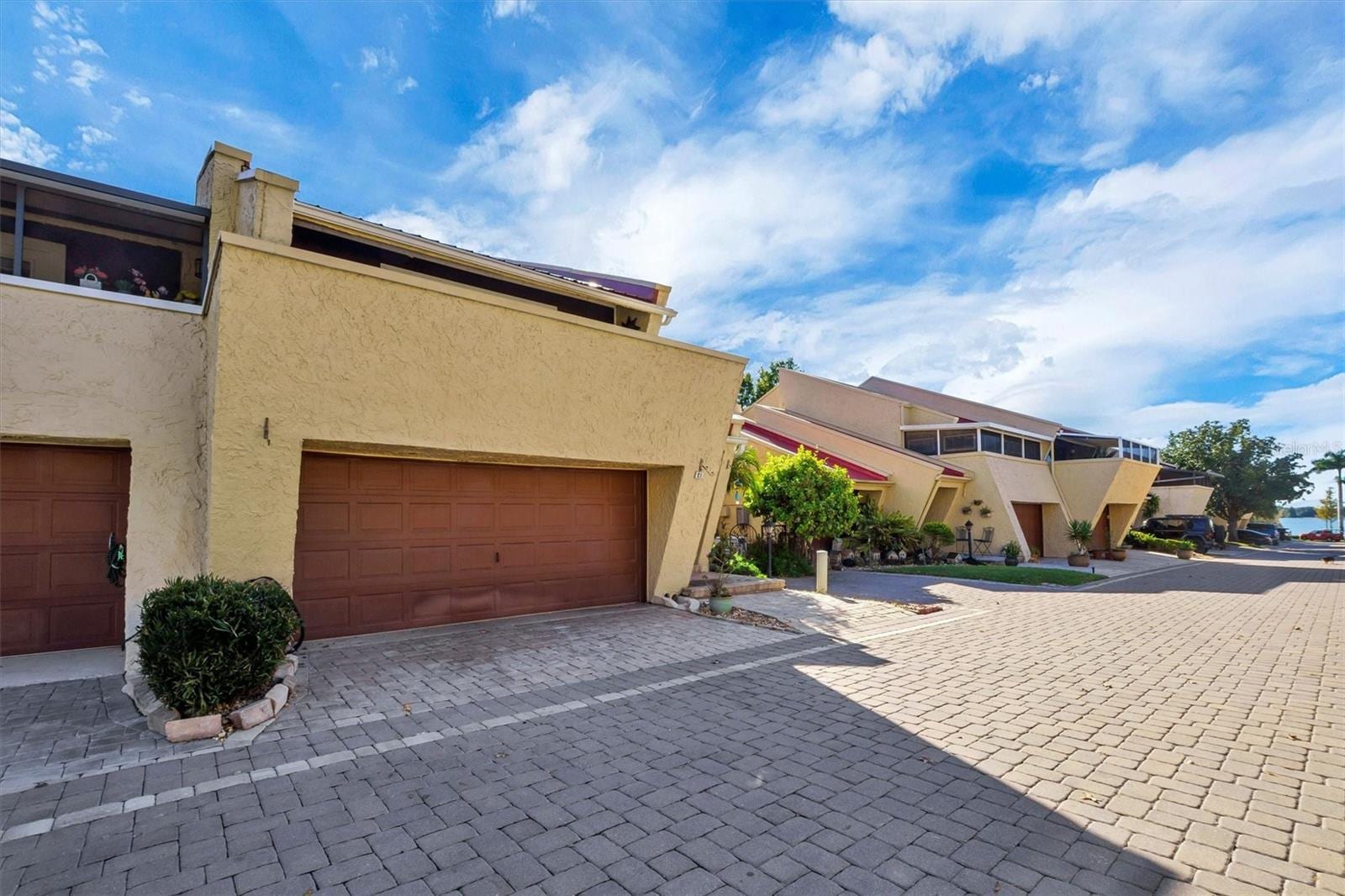 21 Casarena CT photo 3