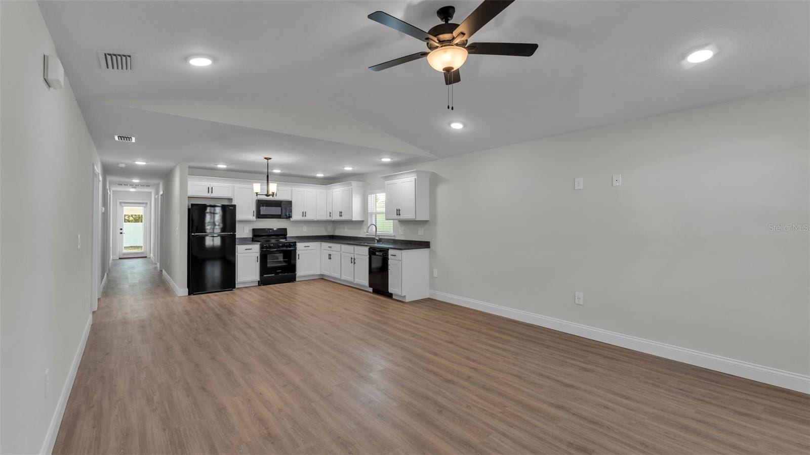 1242 Dorothy St photo 2