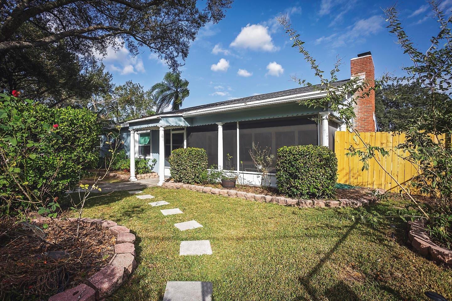 2614 Fairview Ave photo 2
