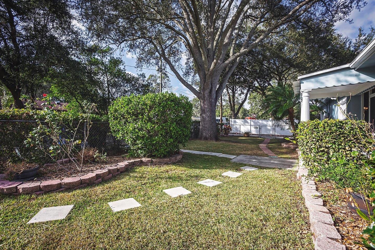 2614 Fairview Ave photo 3