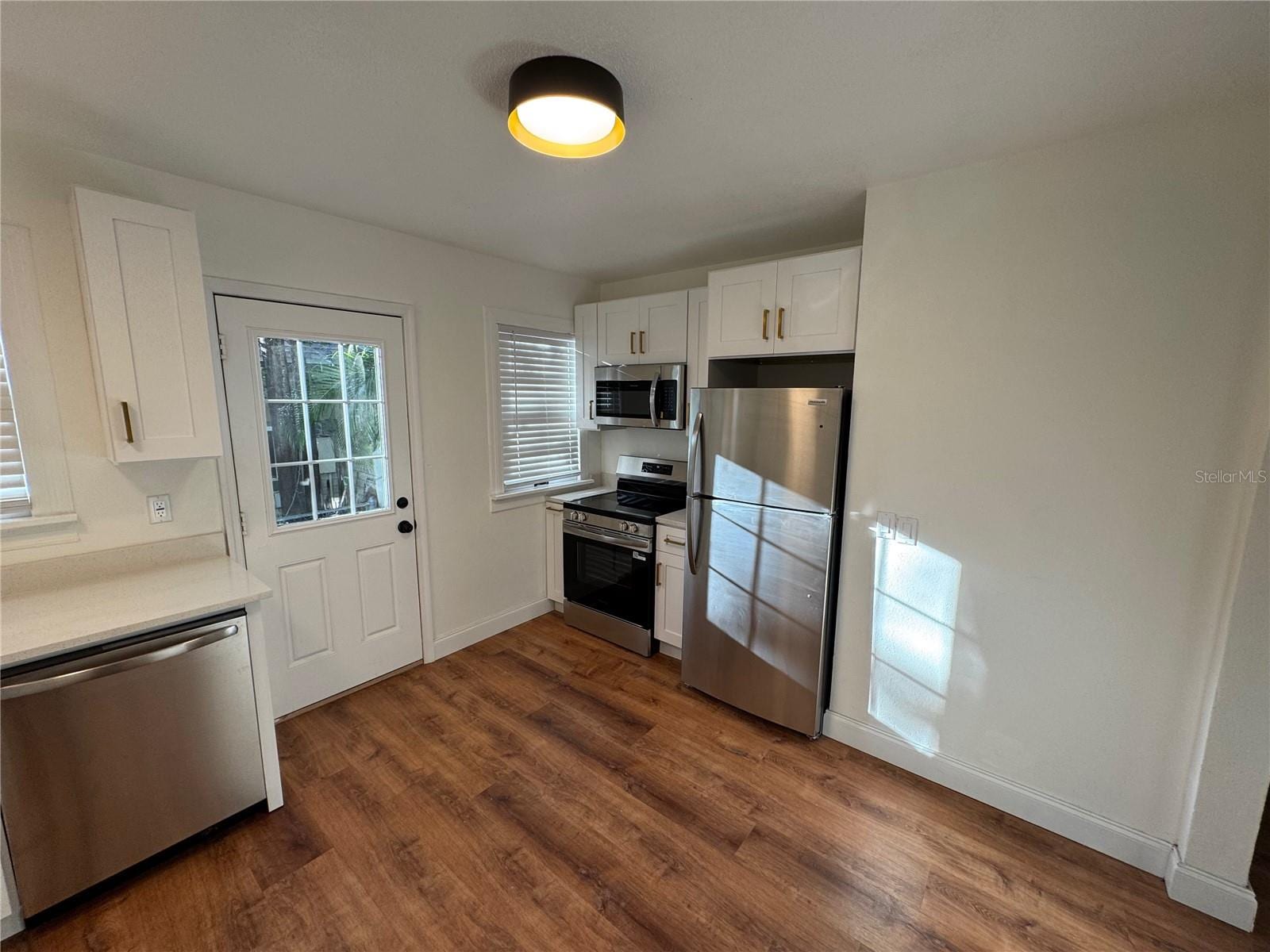 1119 Newton Ave S photo 5