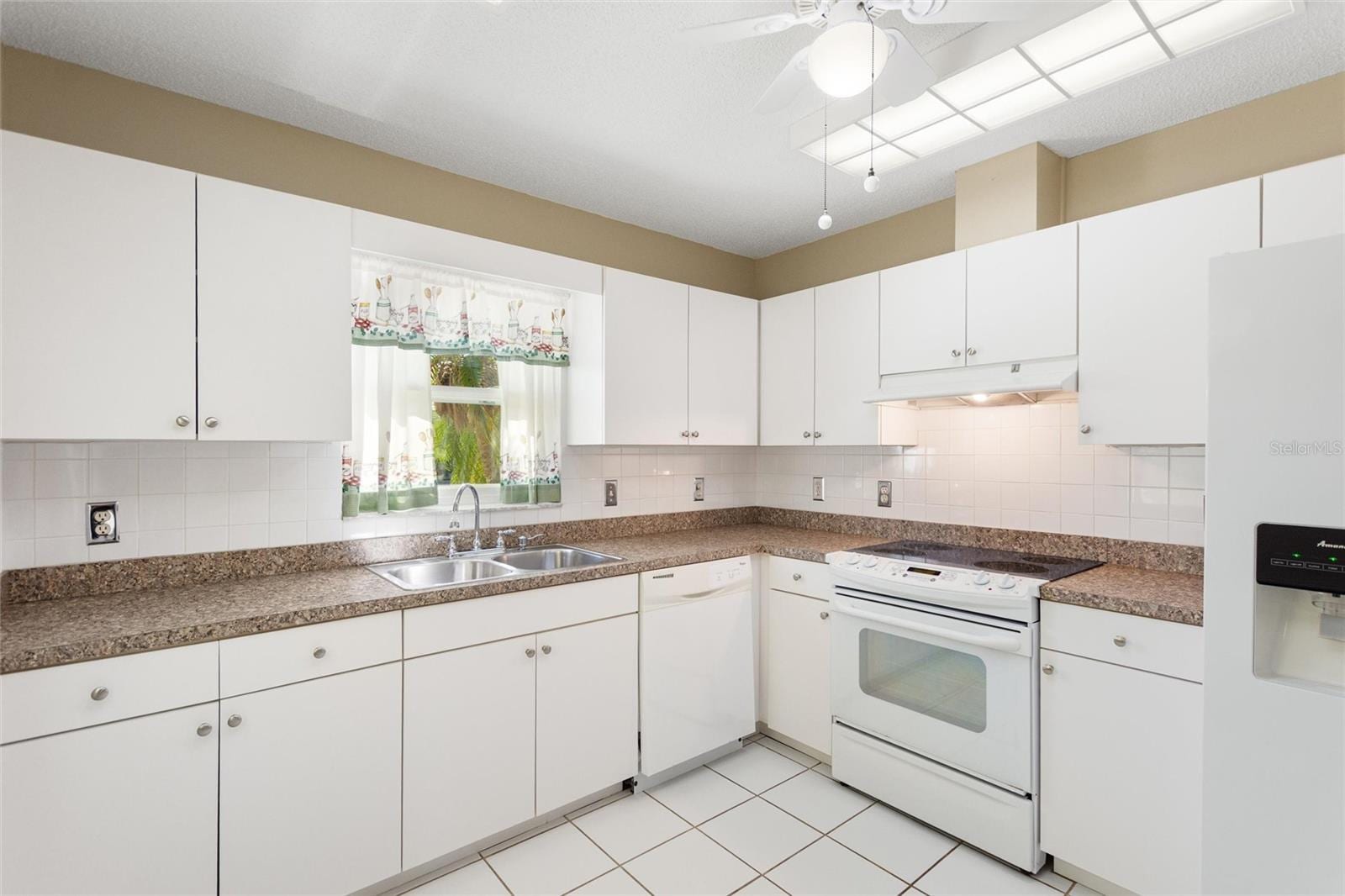 679 Fort Duquesna Dr photo 2