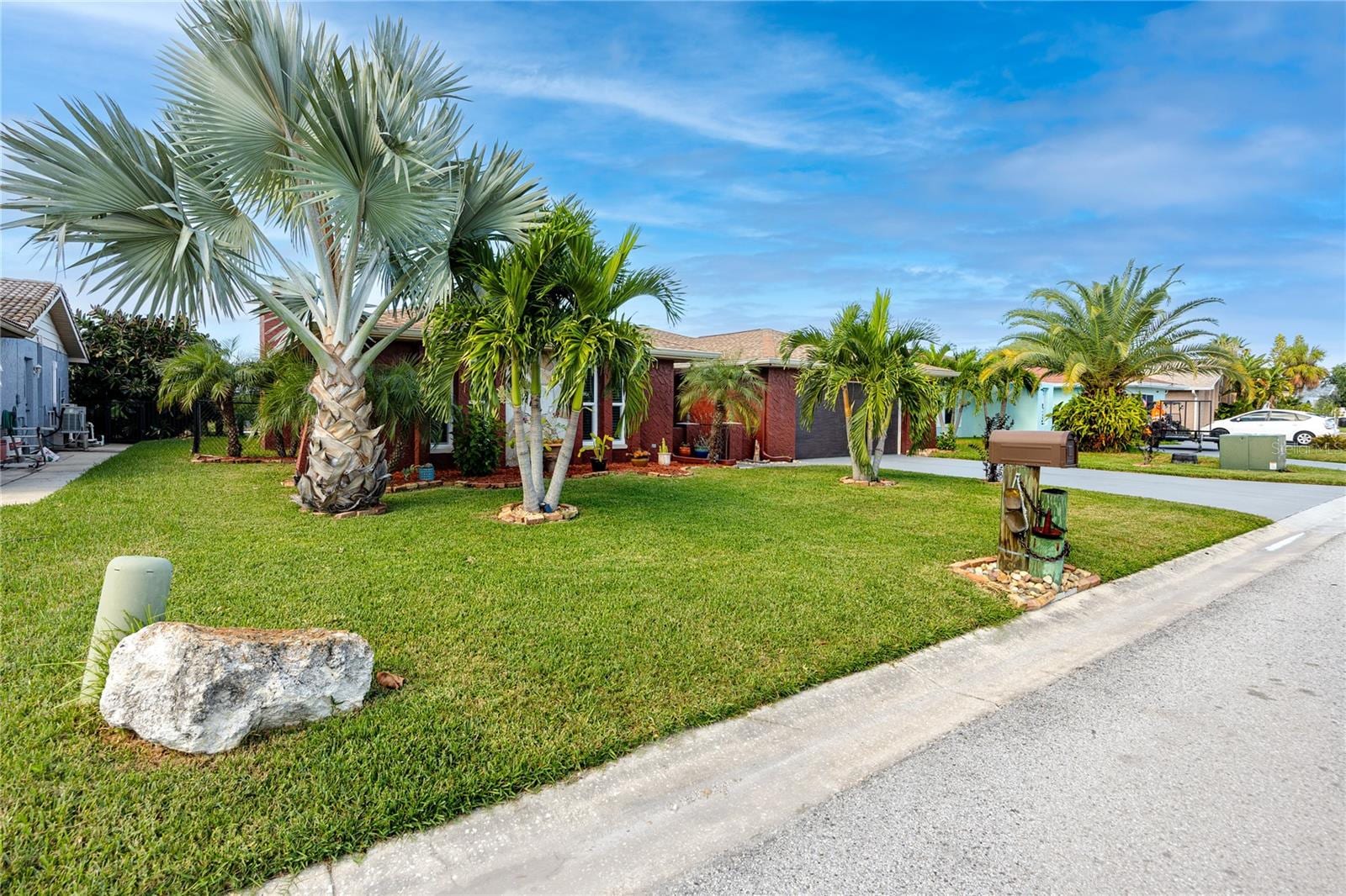 9817 San Sierra Way photo 3