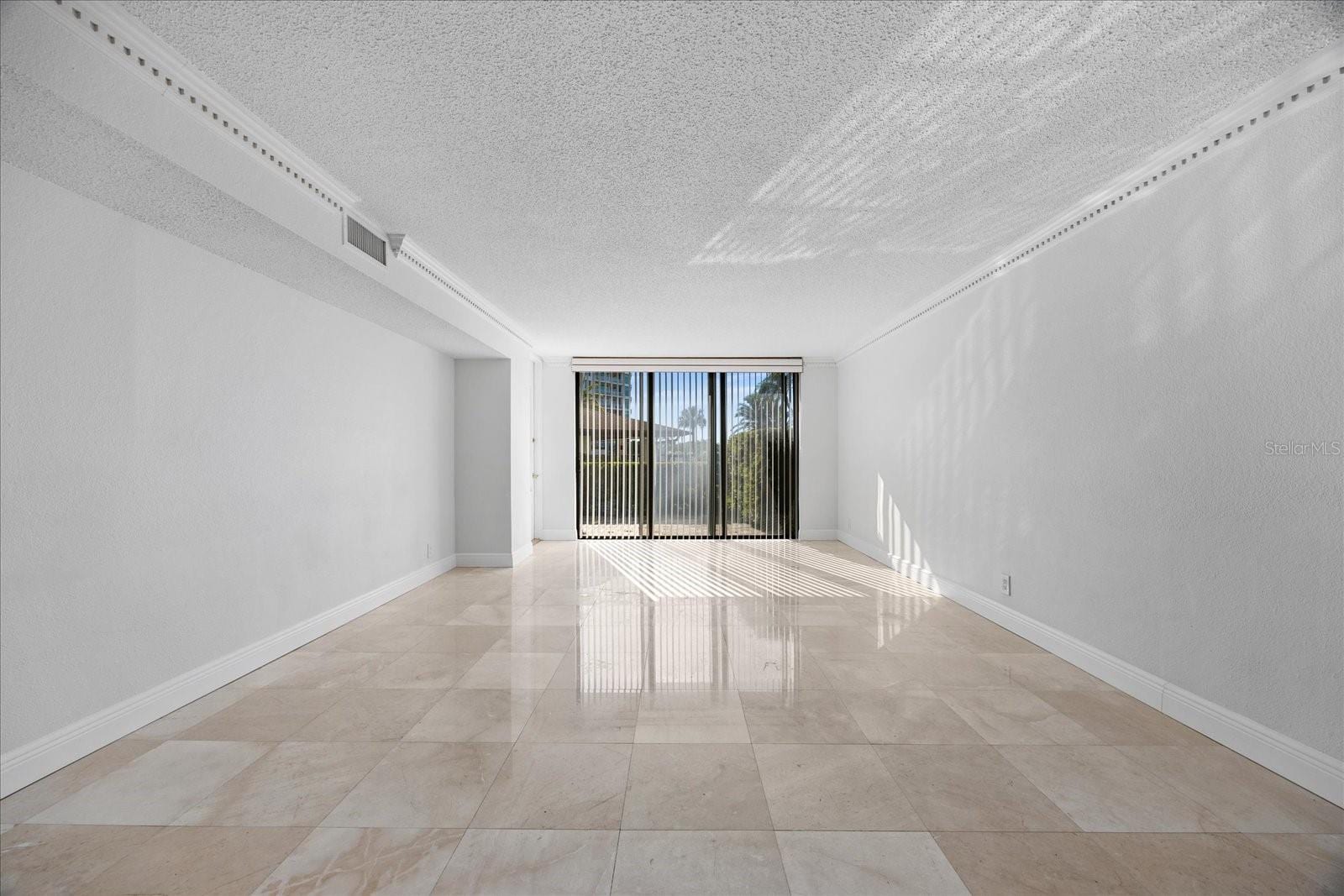 100 Oakmont Ln #101 photo 5