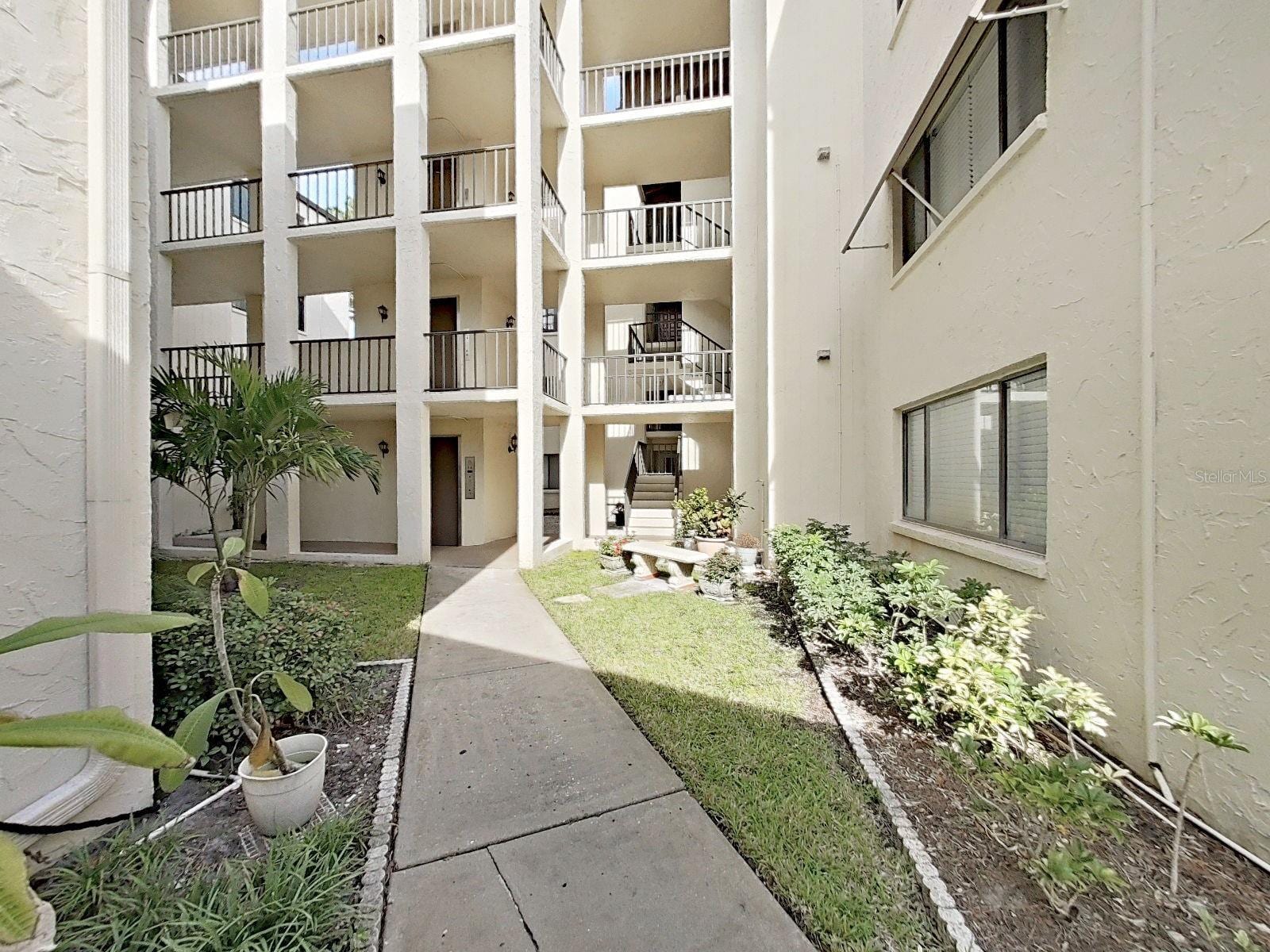 700 Starkey Rd #624 photo 2