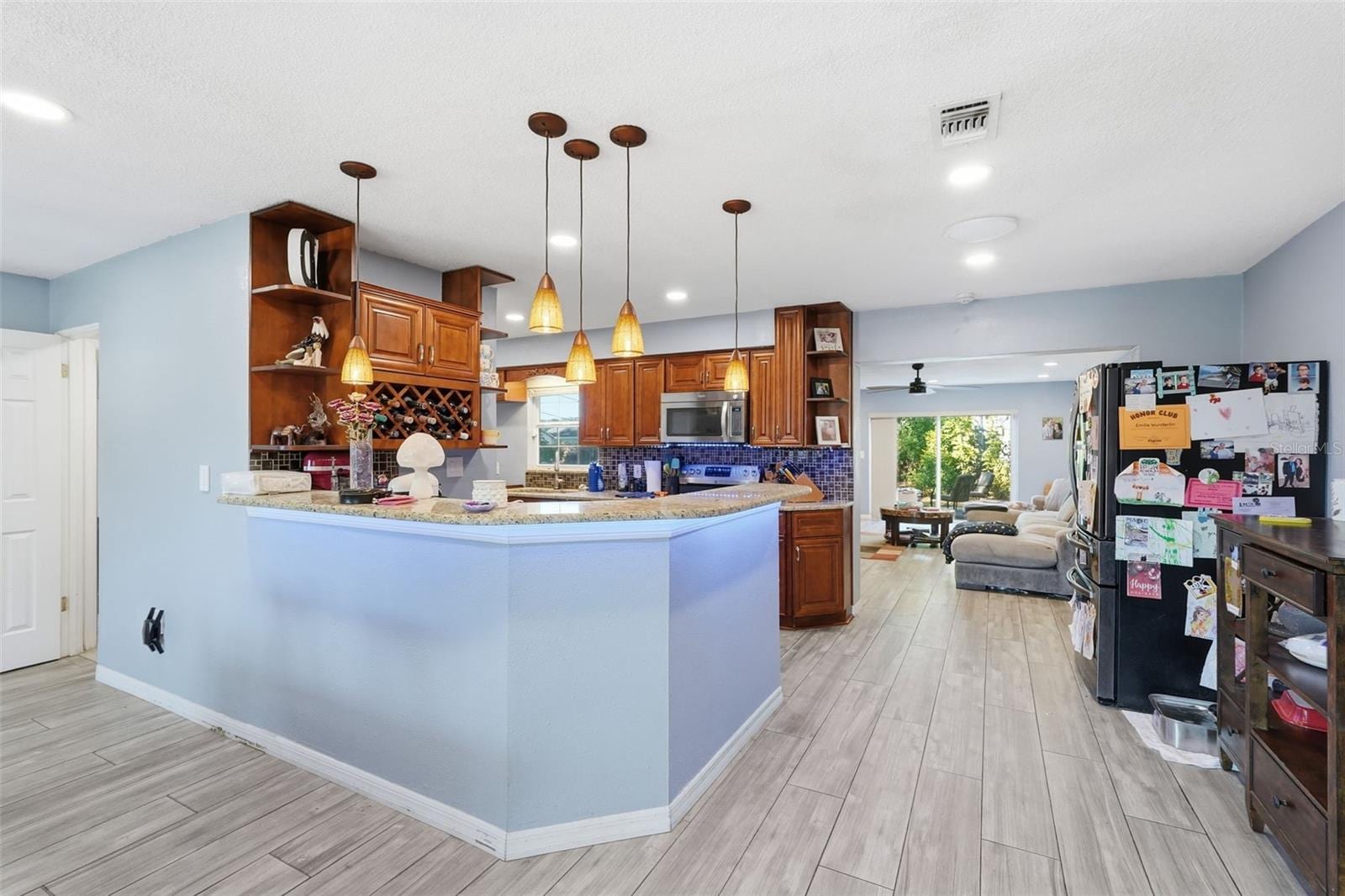 940 Orangeview Dr photo 4