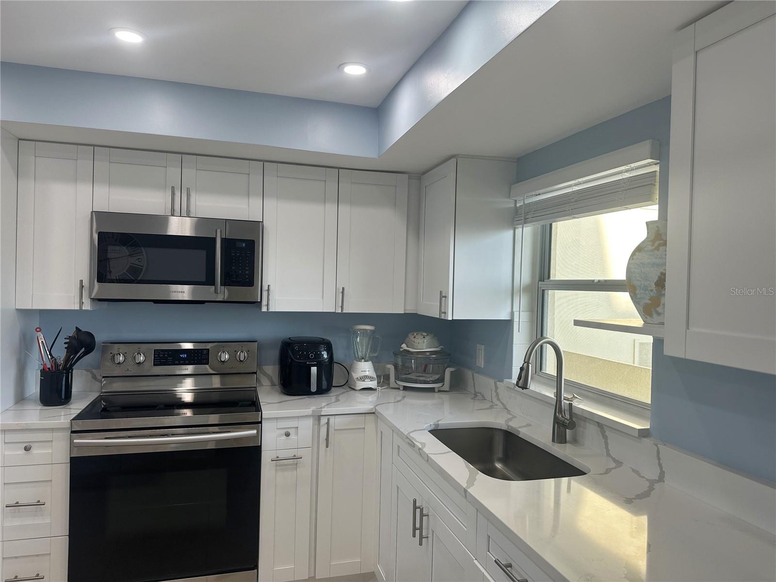 4725 Cove Cir #804 photo 3