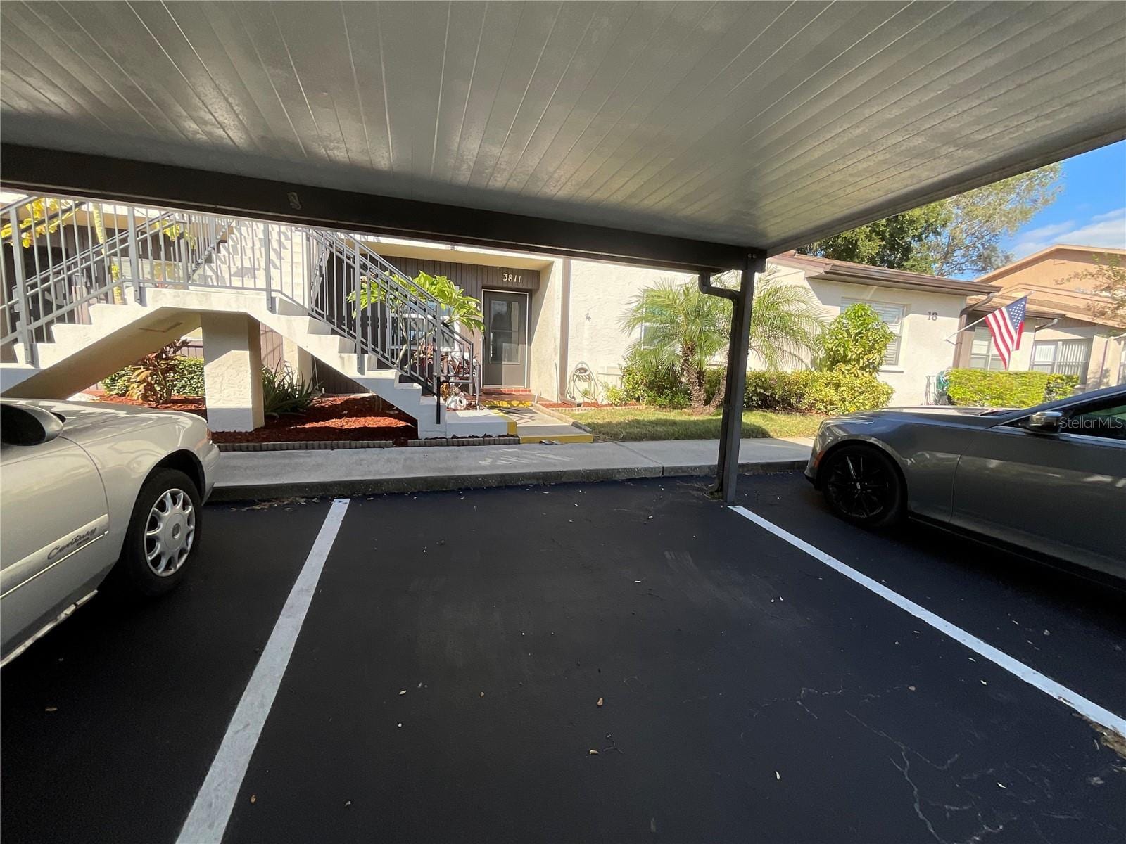 3811 Sailmaker Ln photo 2