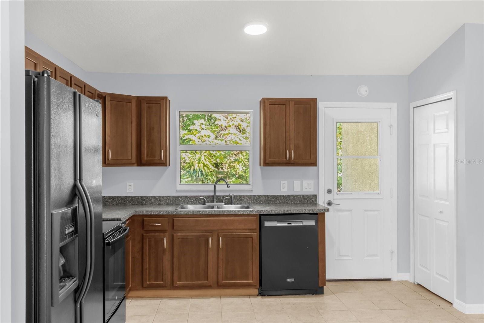 10904 Park Dr photo 3