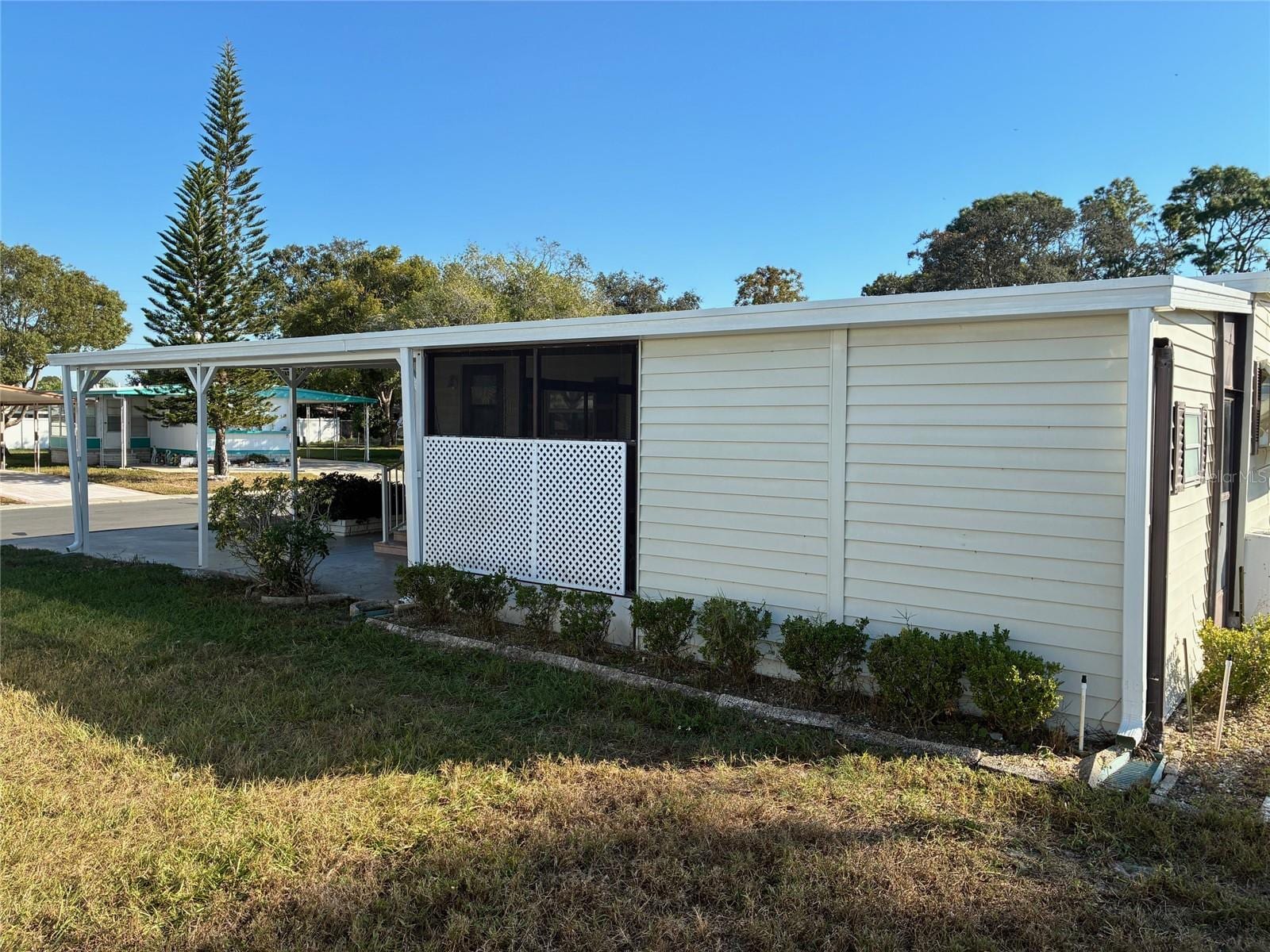 3211 Lanark Dr photo 4