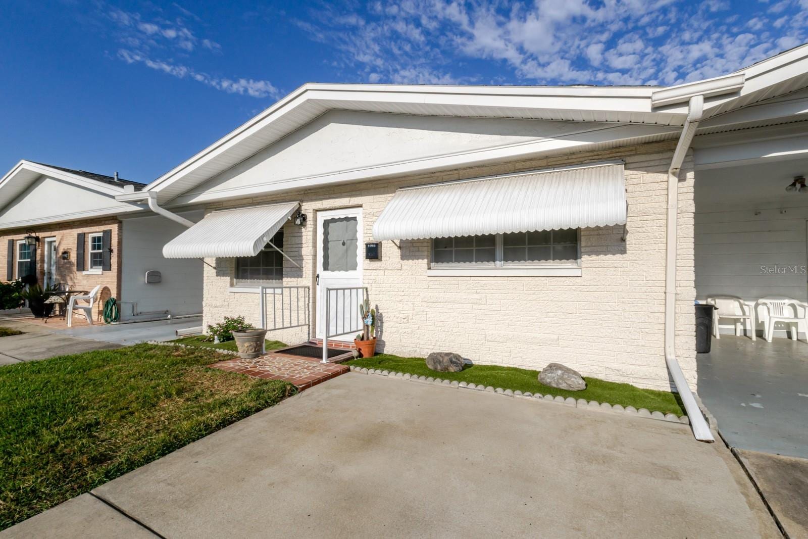 9905 Dahlia St N #27 photo 2