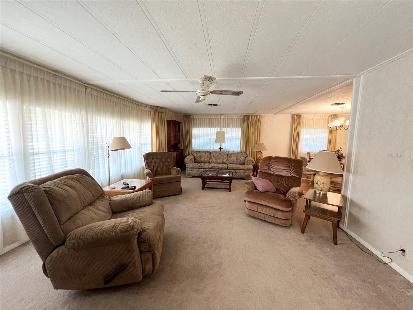 310 Martin Dr photo 3