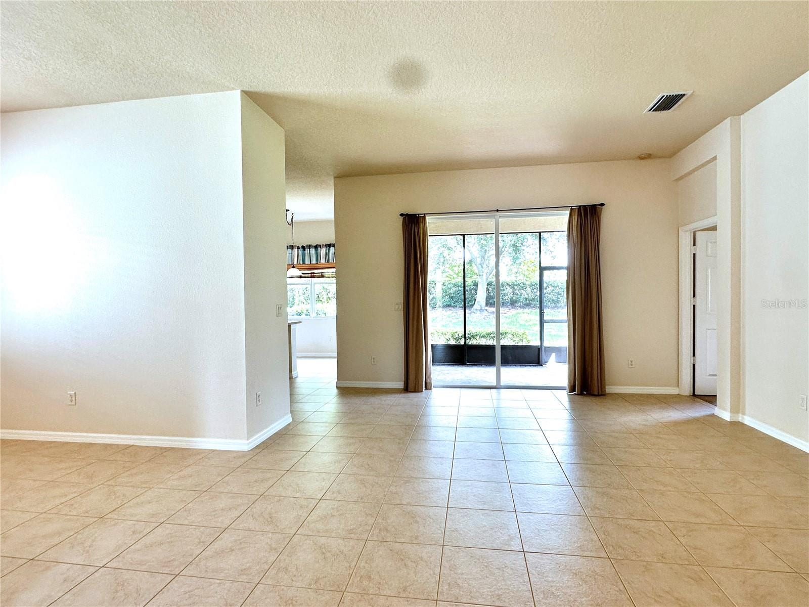 4950 Sandy Brook Cir photo 5