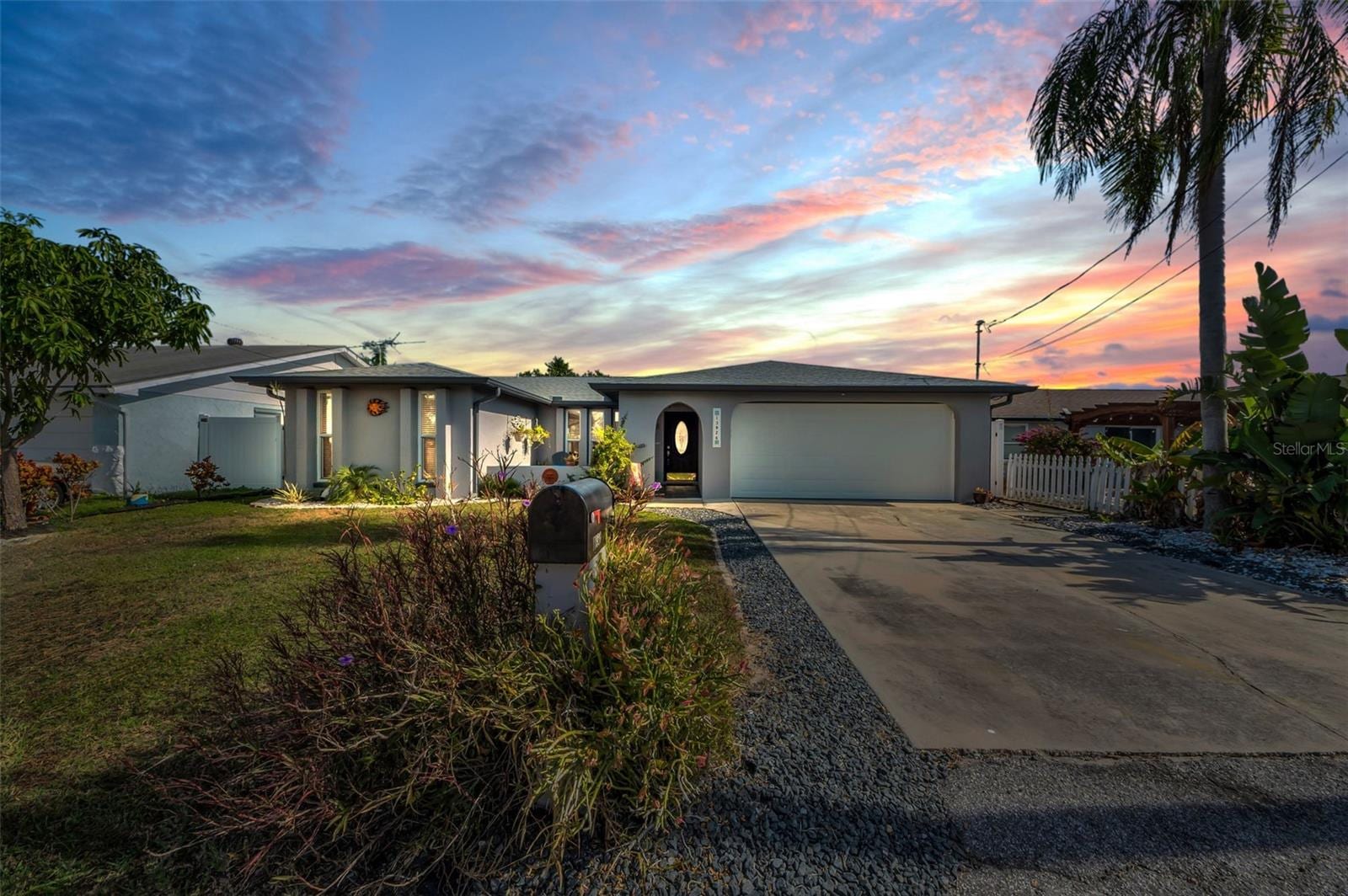 13926 Darlene Ave photo 3
