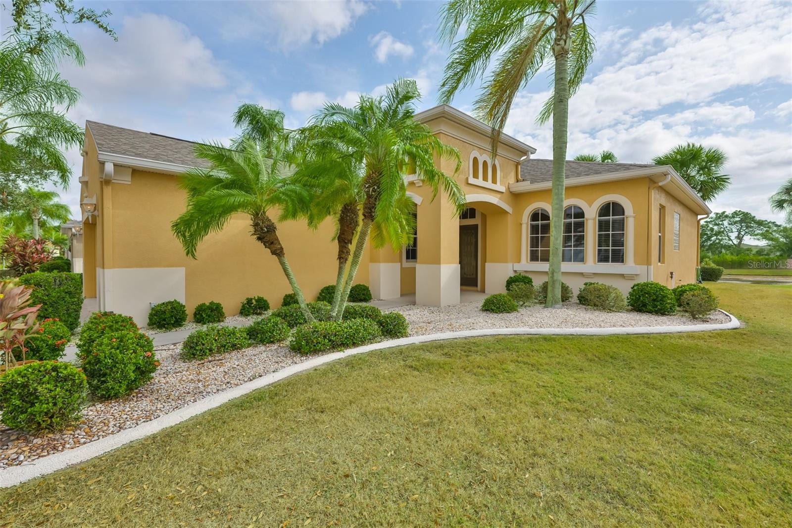 840 King Leon Way photo 3
