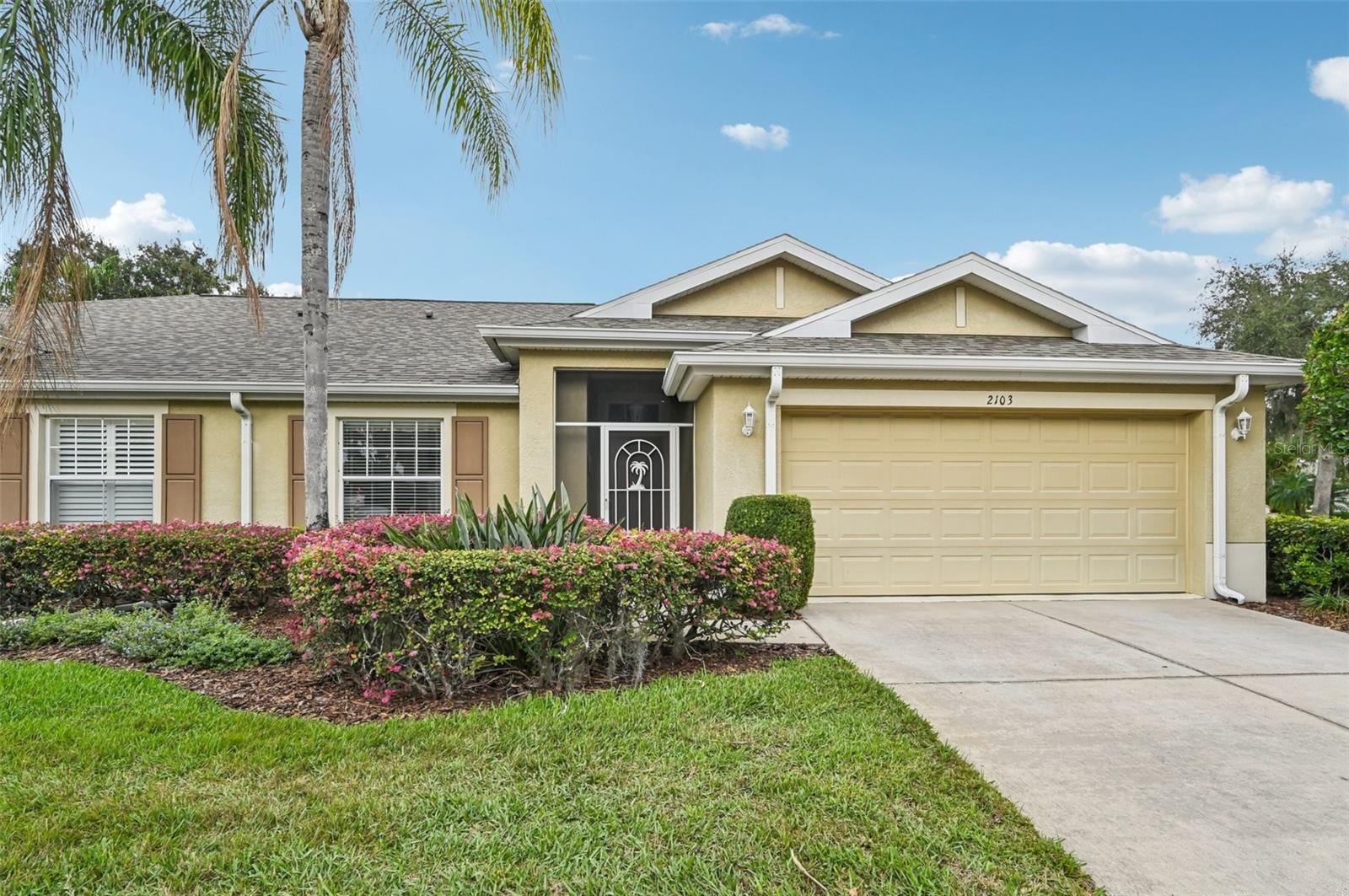 2103 Grantham Greens Dr photo 2