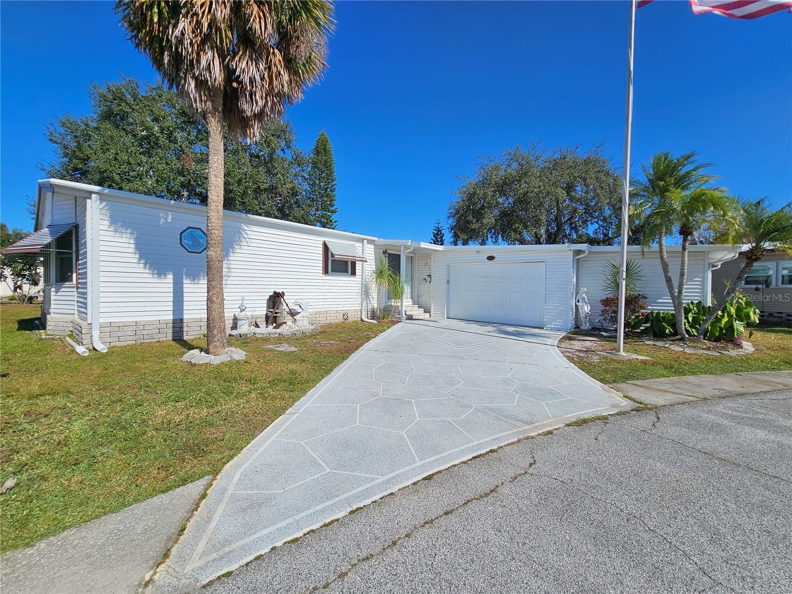 101 Dolphin Dr N photo 2