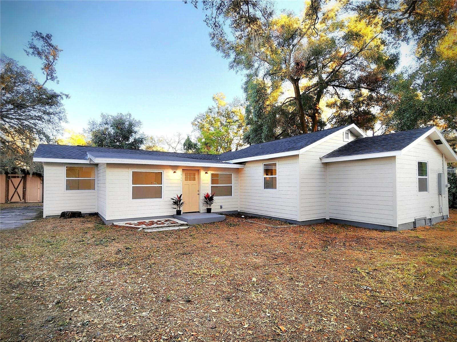 8917 N Highland Ave photo 2