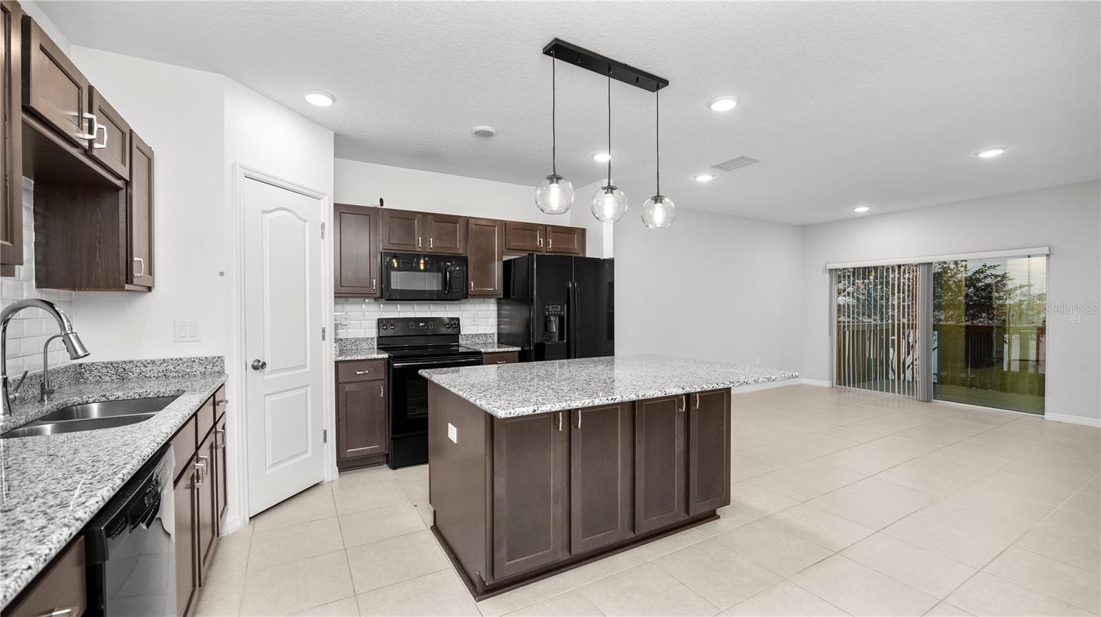 3857 Hampstead Ln photo 4