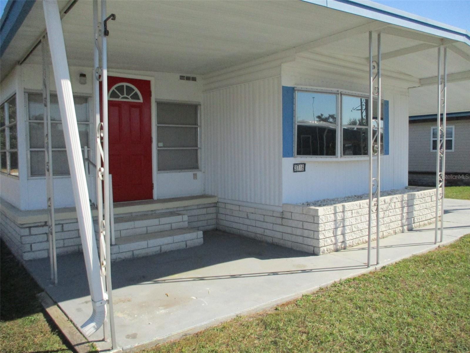 3718 Castle Dr photo 2