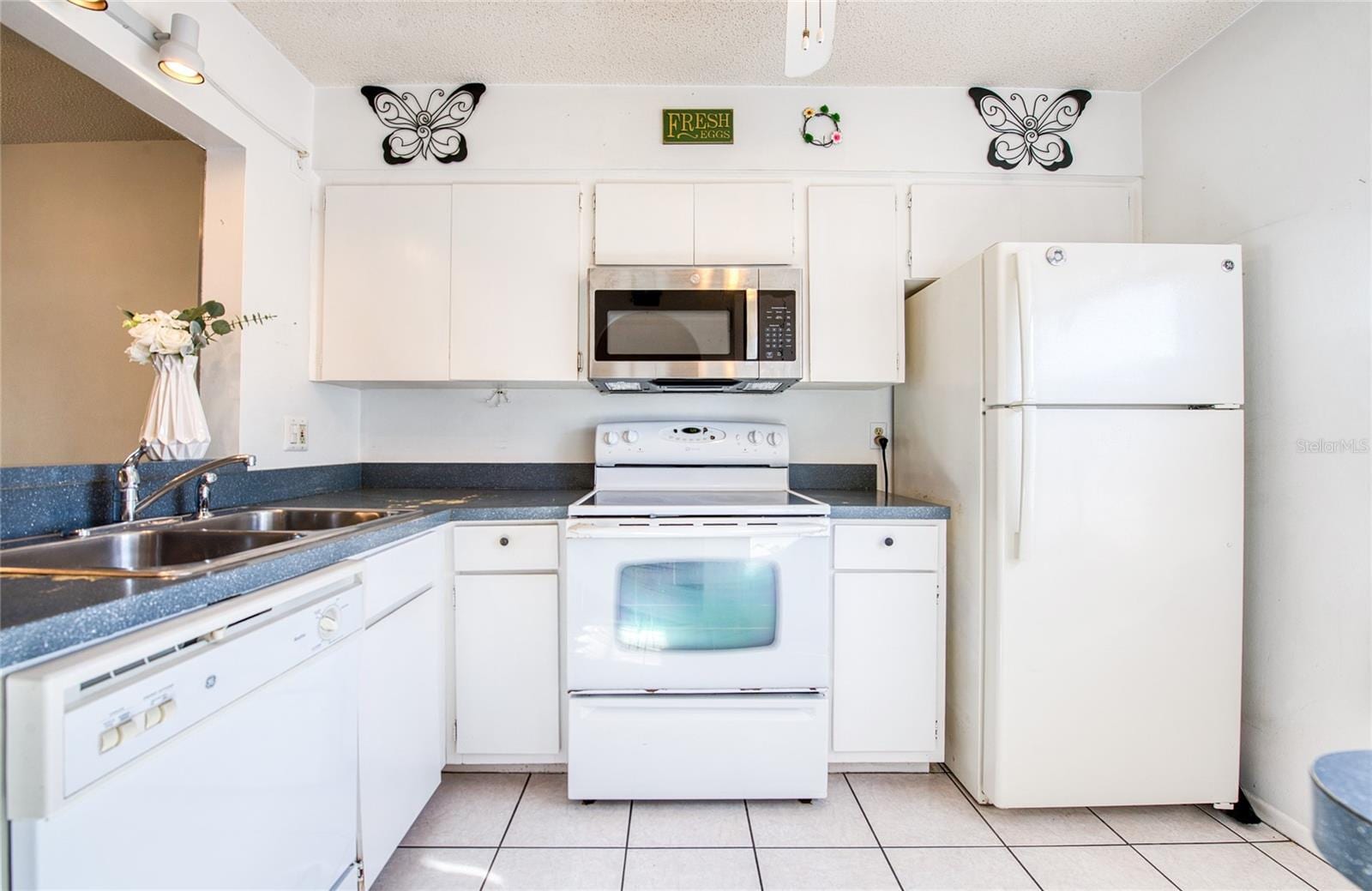 13811 Mission Oaks Blvd #E photo 3
