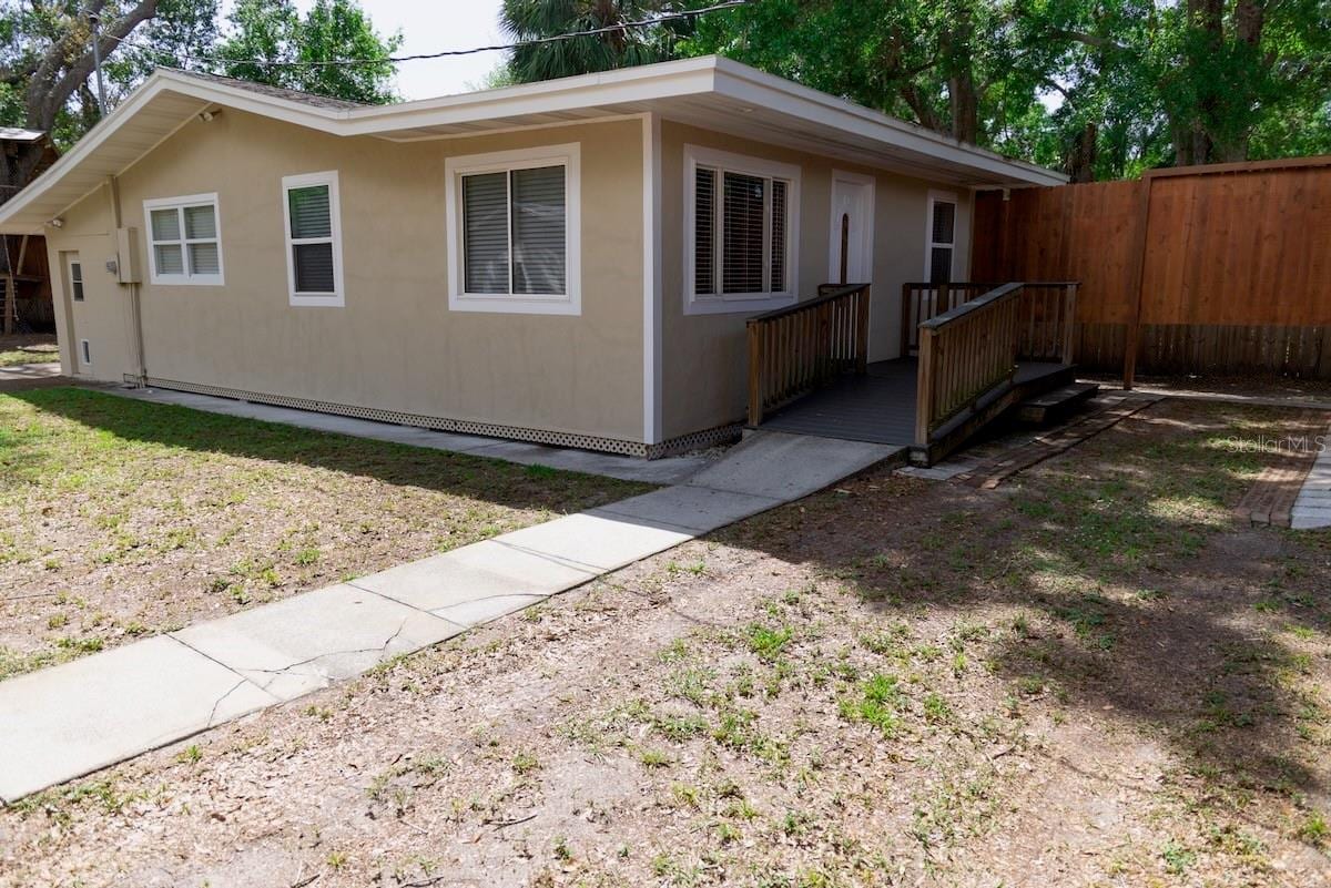 544 Farnum Dr photo 2