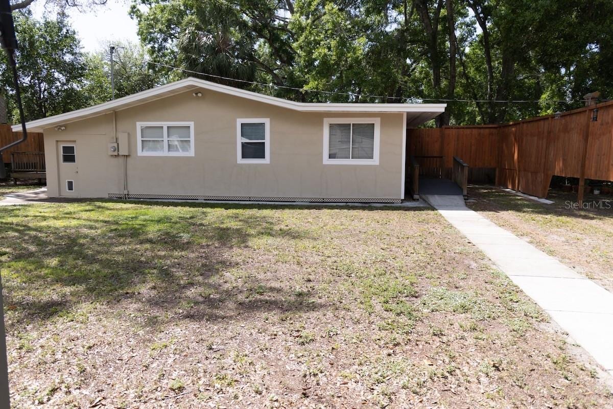 544 Farnum Dr photo 3