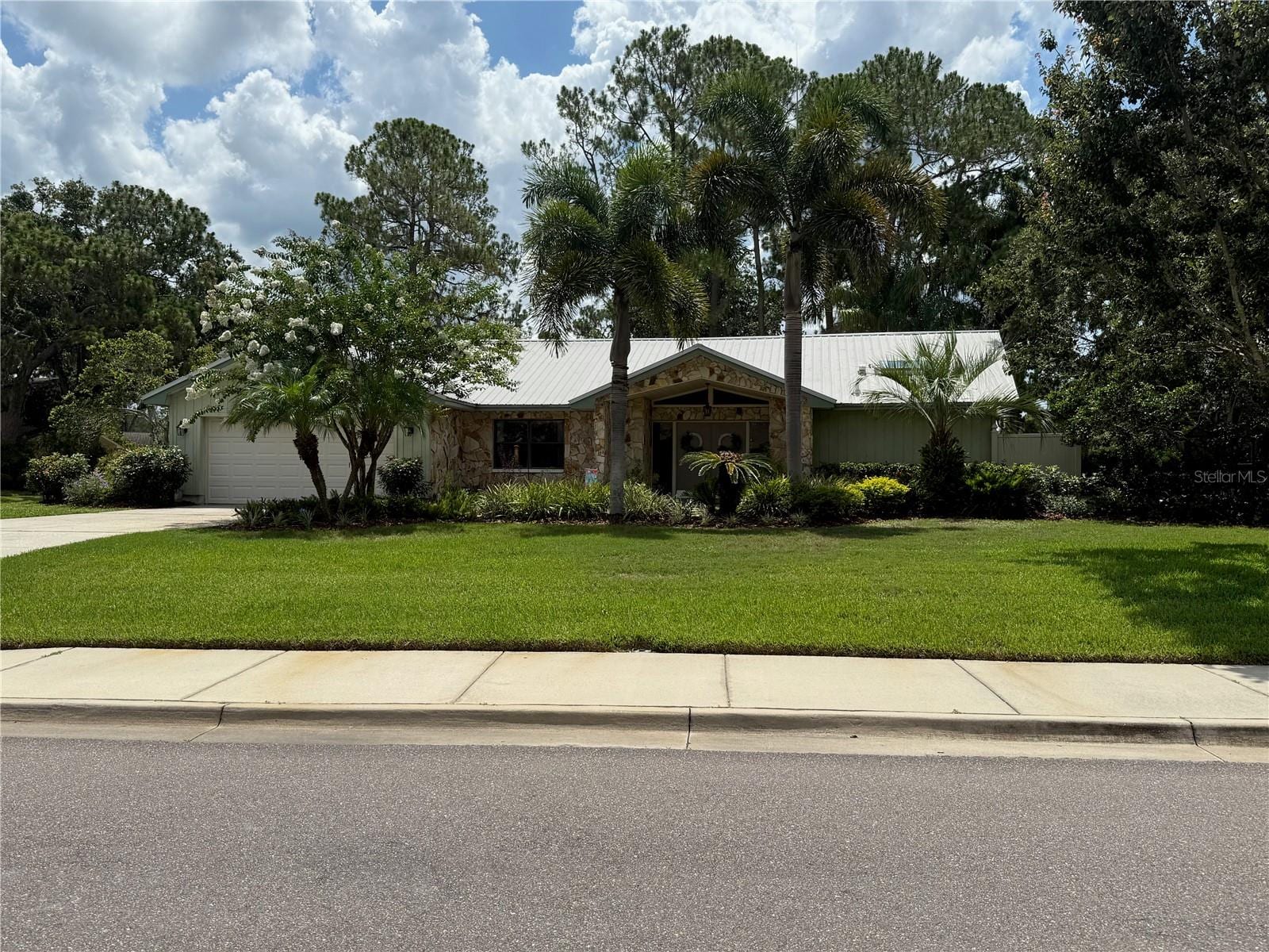 2215 Toniwood Ln photo 3