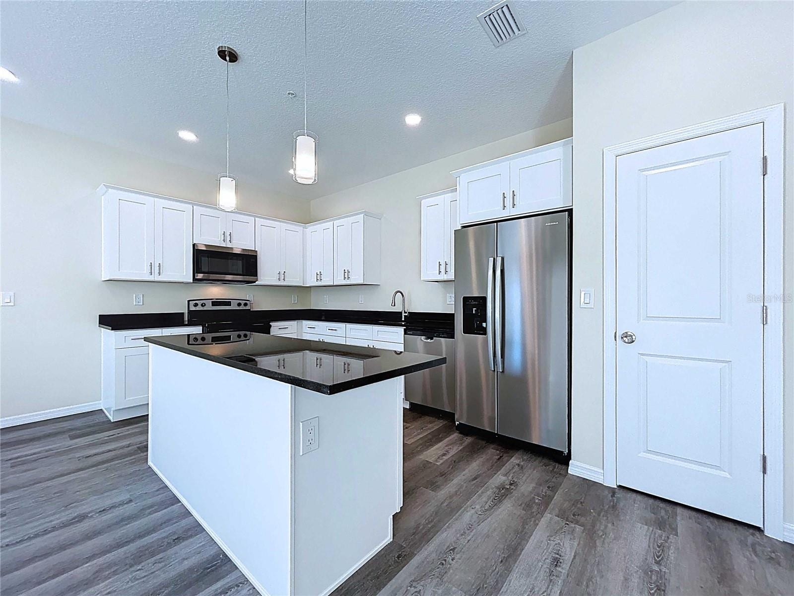 4370 Cambio Gardens Court photo 5
