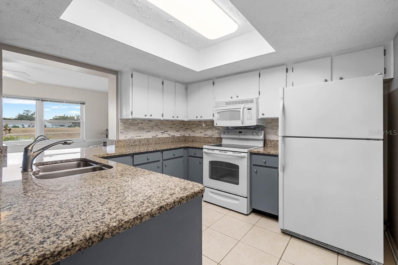 2125 Hailstone Cir photo 4
