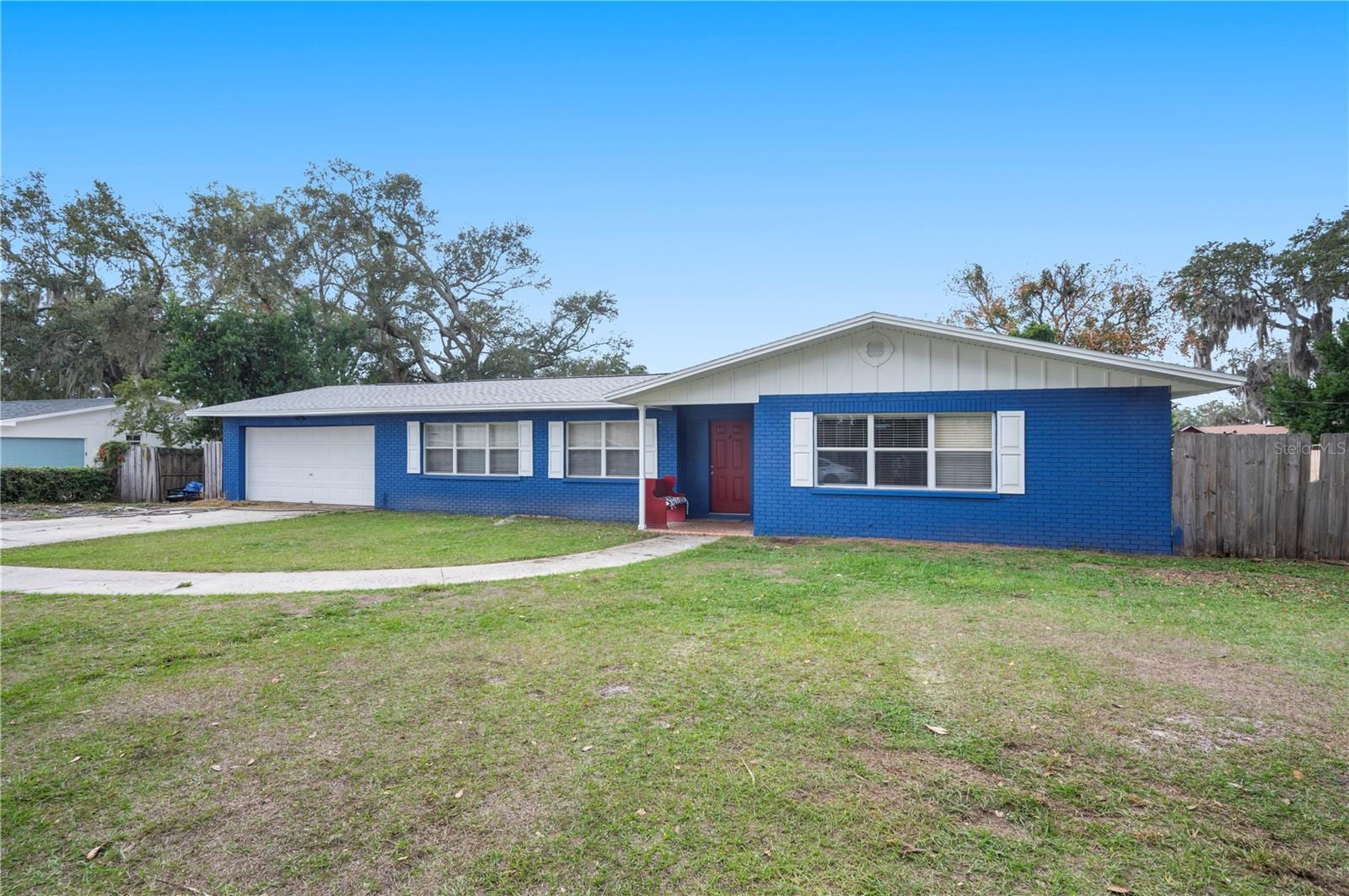 4911 Whiteoak Dr E photo 2
