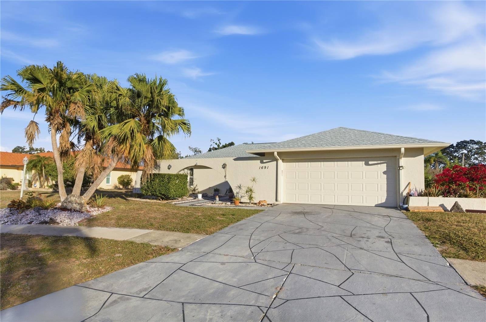 1691 Fleetwood Dr photo 2