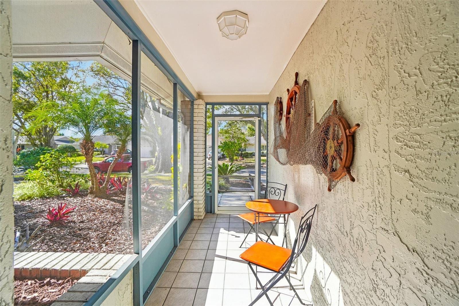 2137 Malcolm Dr photo 3