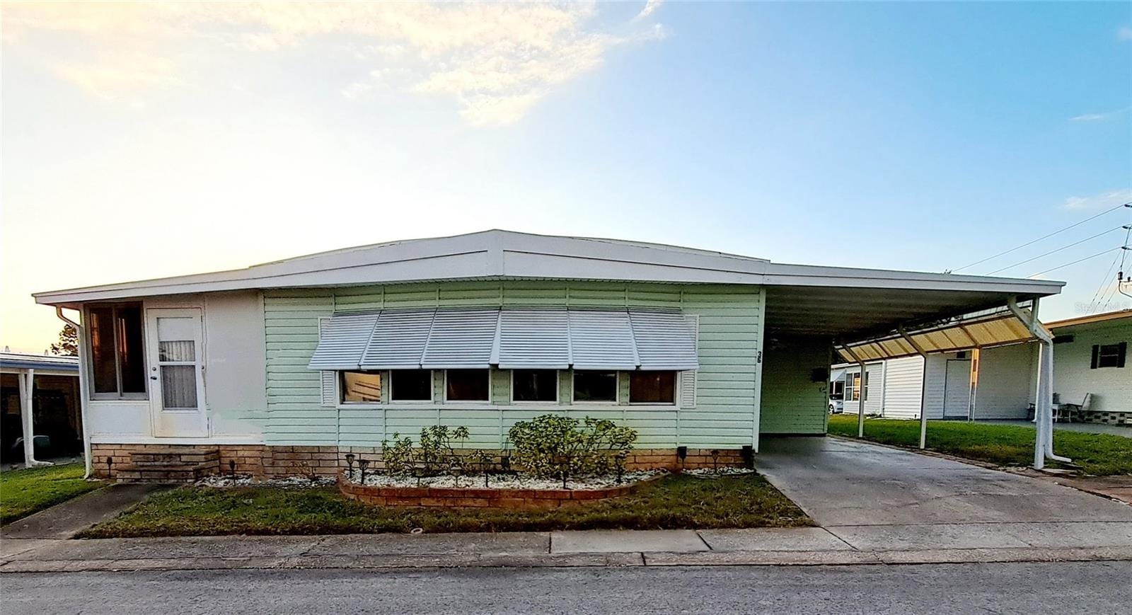 36 Maple Leaf CT photo 4