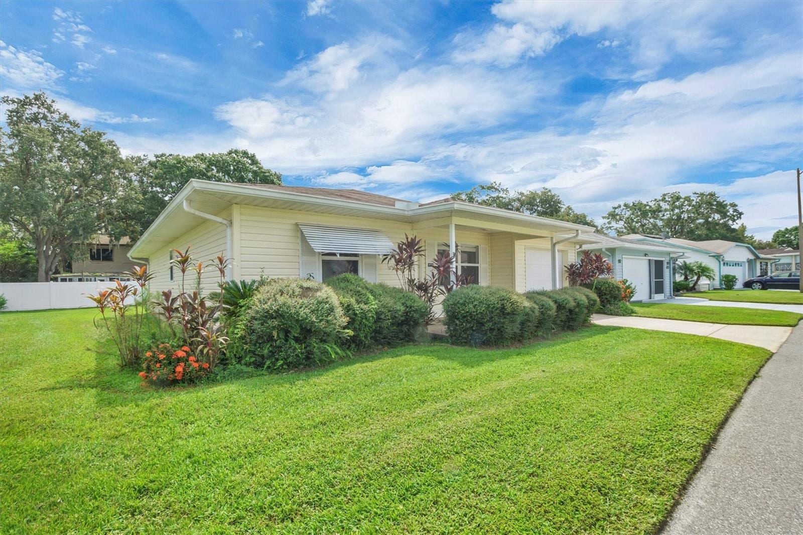 4938 Colonnades Cir E photo 2