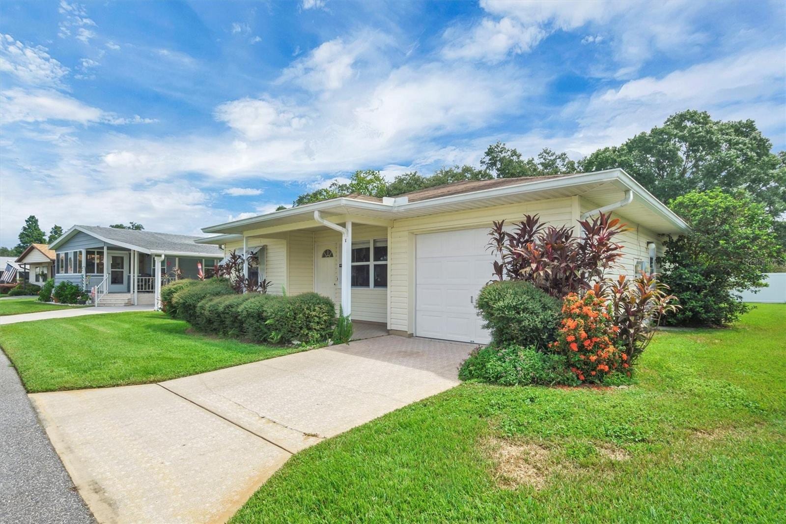 4938 Colonnades Cir E photo 3