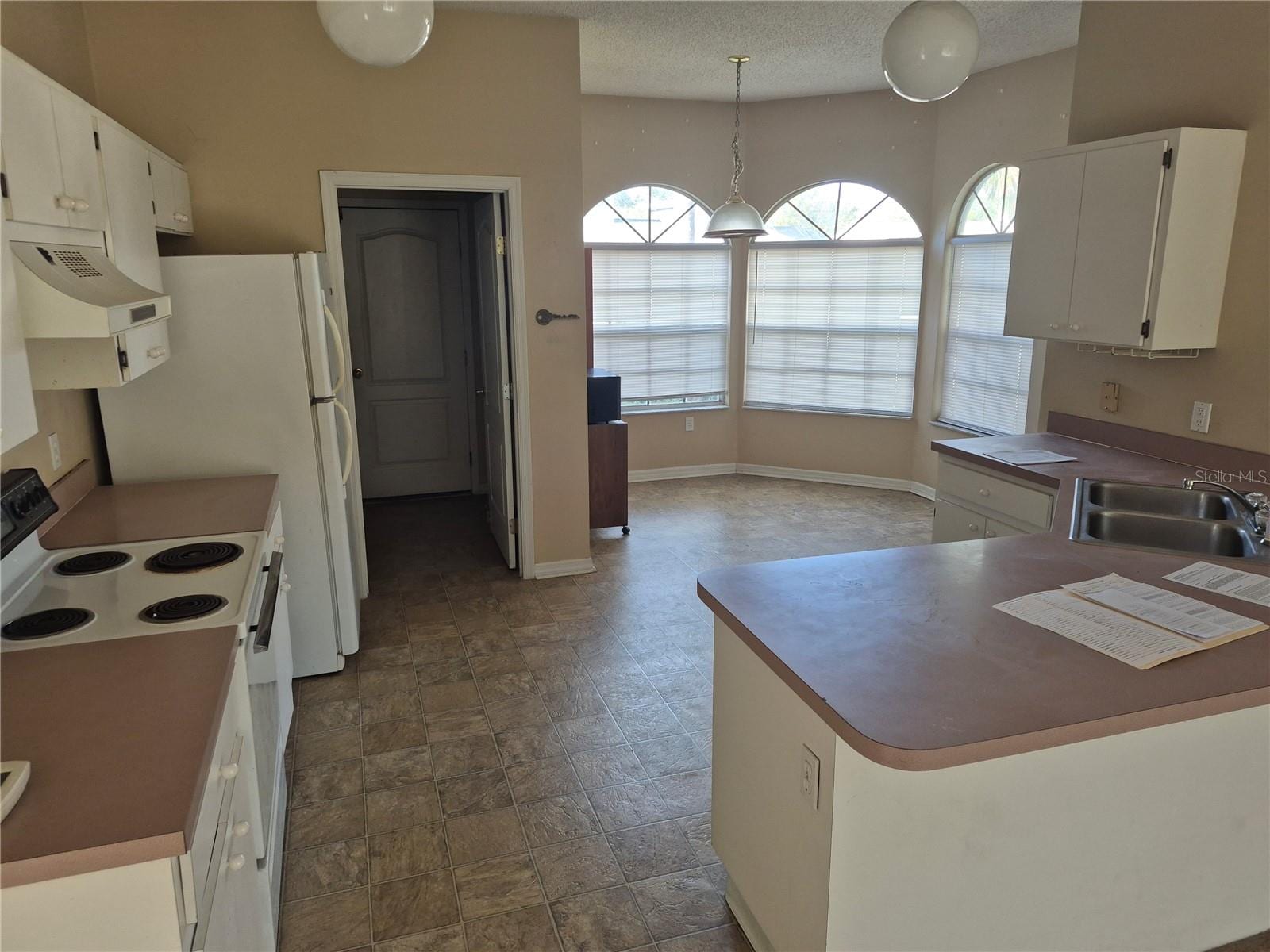 23300 Dover Dr photo 2