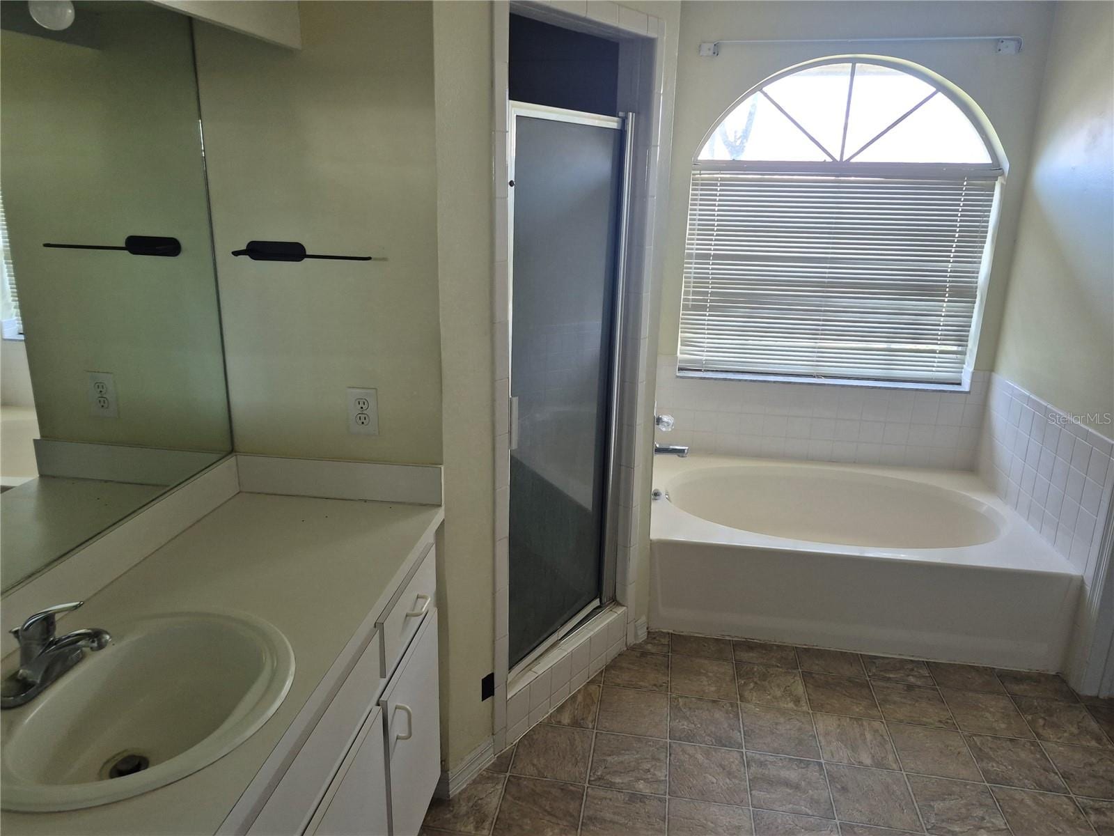 23300 Dover Dr photo 5