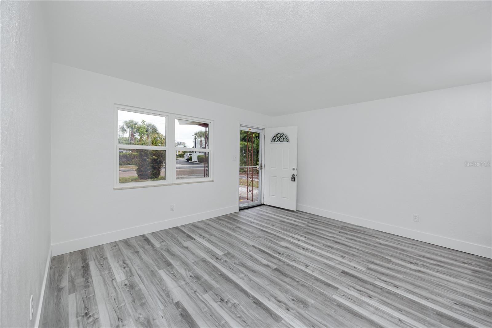 418 39th Ave N photo 5