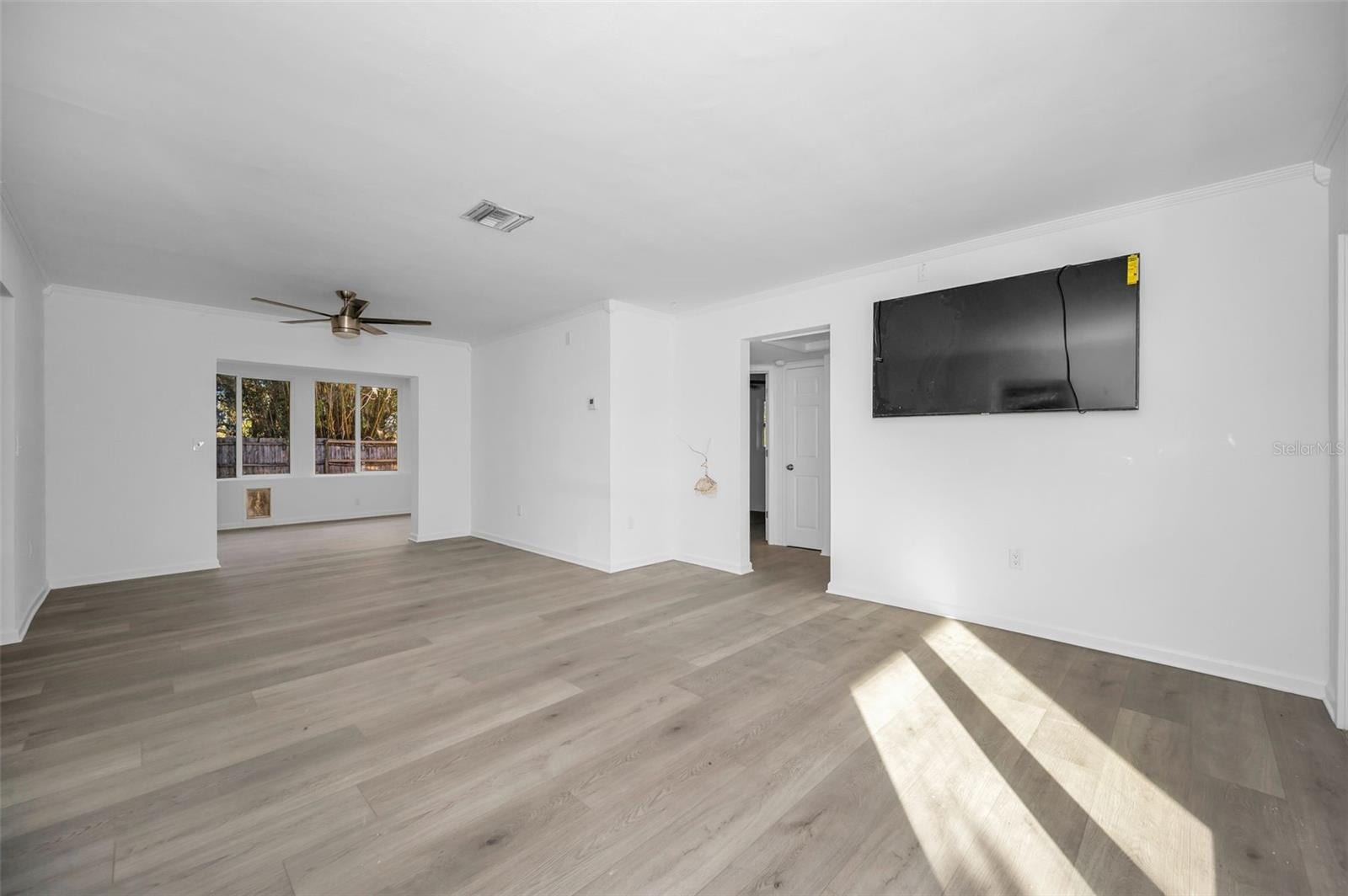 406 Orchid Ln photo 5