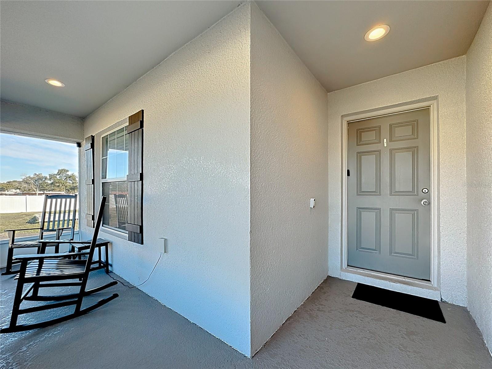 389 St Georges Cir photo 4