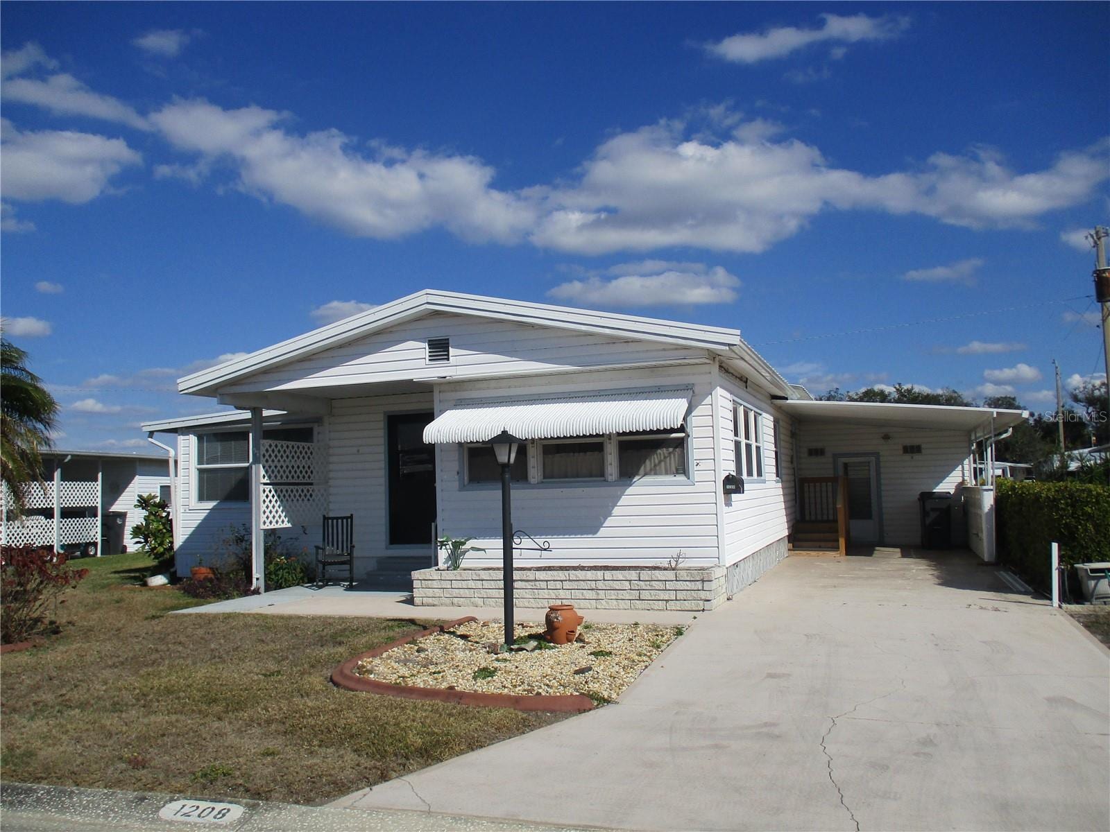 1208 44th Avenue Dr E photo 3