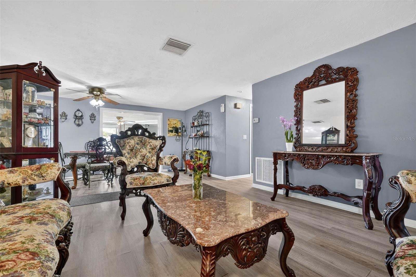 2615 Almond Dr photo 3